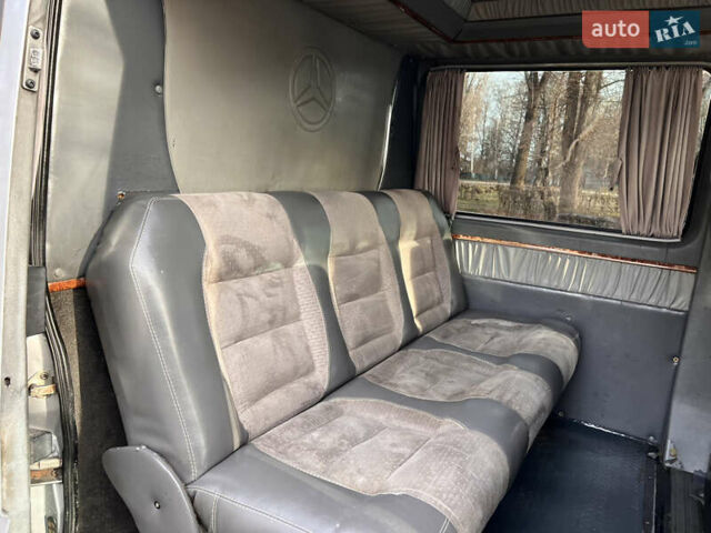 Серый Мерседес Sprinter, объемом двигателя 2.7 л и пробегом 350 тыс. км за 9200 $, фото 31 на Automoto.ua