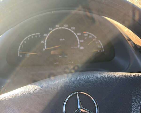 Серый Мерседес Sprinter, объемом двигателя 2.15 л и пробегом 328 тыс. км за 9800 $, фото 4 на Automoto.ua