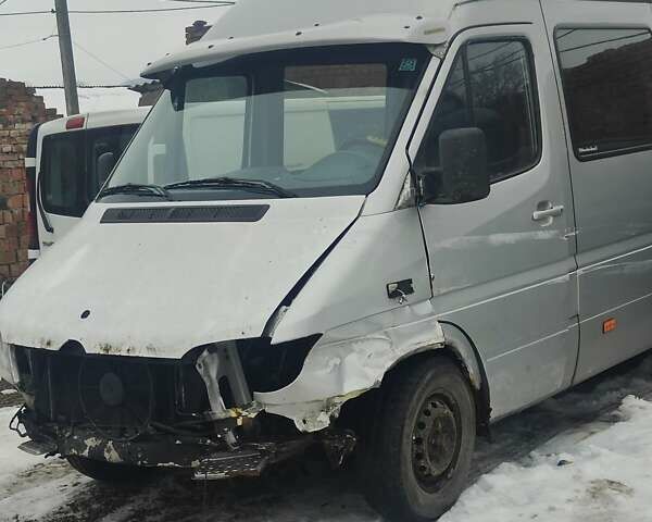 Серый Мерседес Sprinter, объемом двигателя 2.7 л и пробегом 400 тыс. км за 5900 $, фото 1 на Automoto.ua