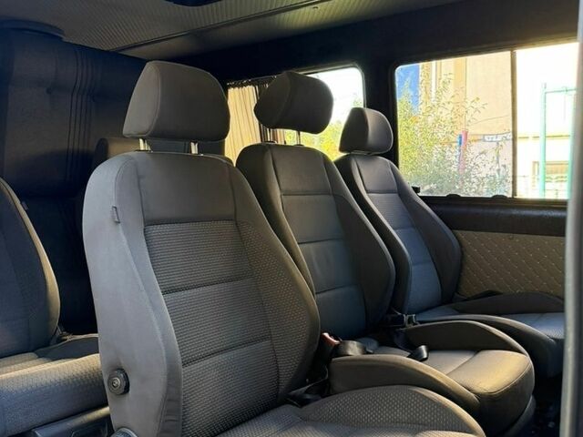 Серый Мерседес Sprinter, объемом двигателя 2.15 л и пробегом 721 тыс. км за 9000 $, фото 8 на Automoto.ua