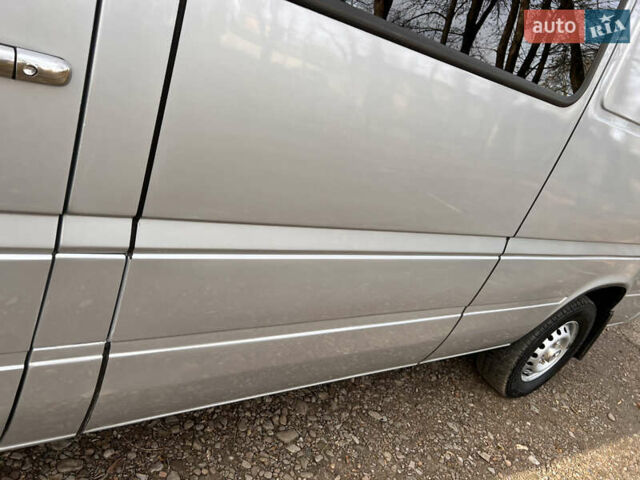 Серый Мерседес Sprinter, объемом двигателя 2.7 л и пробегом 350 тыс. км за 9200 $, фото 9 на Automoto.ua