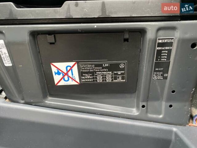 Серый Мерседес Sprinter, объемом двигателя 2.2 л и пробегом 889 тыс. км за 8200 $, фото 8 на Automoto.ua
