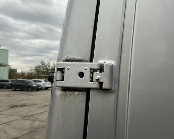 Серый Мерседес Sprinter, объемом двигателя 2.7 л и пробегом 682 тыс. км за 8000 $, фото 9 на Automoto.ua