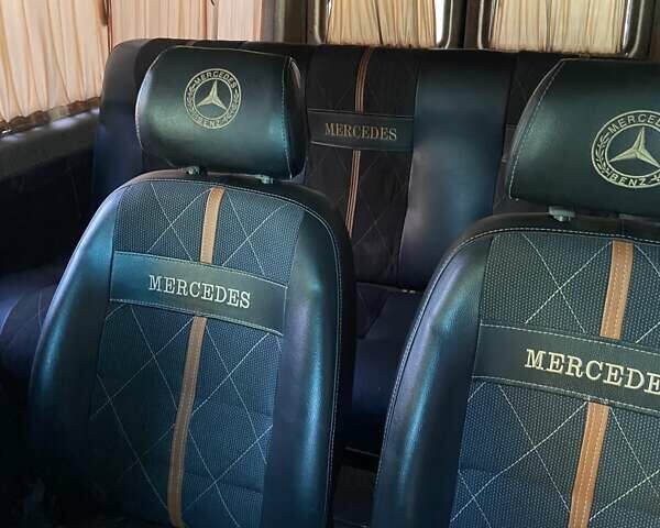 Серый Мерседес Sprinter, объемом двигателя 2.69 л и пробегом 480 тыс. км за 10500 $, фото 3 на Automoto.ua