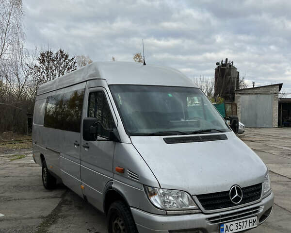 Серый Мерседес Sprinter, объемом двигателя 2.7 л и пробегом 682 тыс. км за 8000 $, фото 2 на Automoto.ua