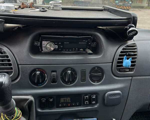 Серый Мерседес Sprinter, объемом двигателя 2.7 л и пробегом 682 тыс. км за 8000 $, фото 27 на Automoto.ua