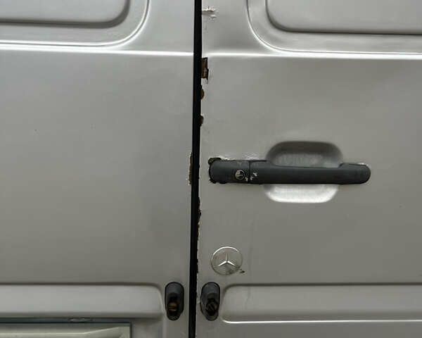 Серый Мерседес Sprinter, объемом двигателя 2.7 л и пробегом 682 тыс. км за 8000 $, фото 8 на Automoto.ua