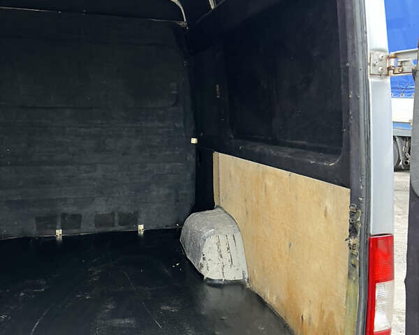 Серый Мерседес Sprinter, объемом двигателя 2.7 л и пробегом 682 тыс. км за 8000 $, фото 34 на Automoto.ua