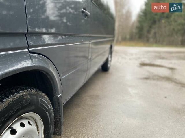 Серый Мерседес Sprinter, объемом двигателя 2.2 л и пробегом 889 тыс. км за 8200 $, фото 7 на Automoto.ua