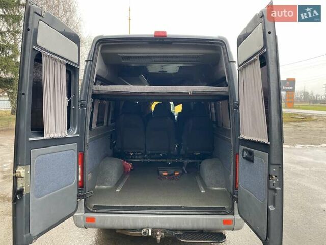 Серый Мерседес Sprinter, объемом двигателя 2.2 л и пробегом 889 тыс. км за 8200 $, фото 3 на Automoto.ua