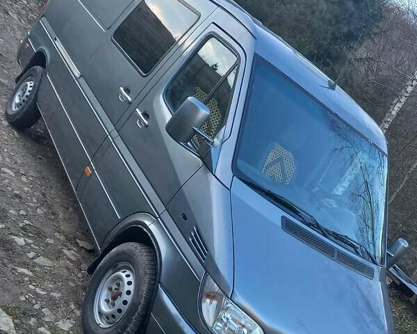 Серый Мерседес Sprinter, объемом двигателя 2.7 л и пробегом 368 тыс. км за 10000 $, фото 9 на Automoto.ua