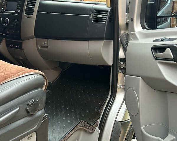 Сірий Мерседес Sprinter, об'ємом двигуна 2.2 л та пробігом 300 тис. км за 15999 $, фото 9 на Automoto.ua