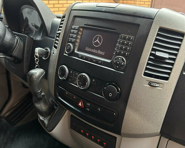 Сірий Мерседес Sprinter, об'ємом двигуна 2.2 л та пробігом 300 тис. км за 15999 $, фото 7 на Automoto.ua