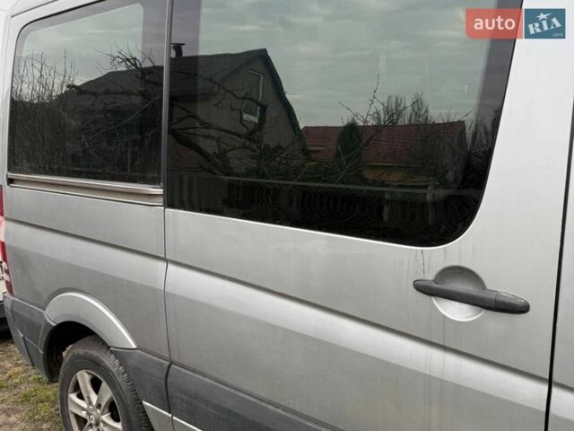 Серый Мерседес Sprinter, объемом двигателя 2.15 л и пробегом 311 тыс. км за 12000 $, фото 5 на Automoto.ua