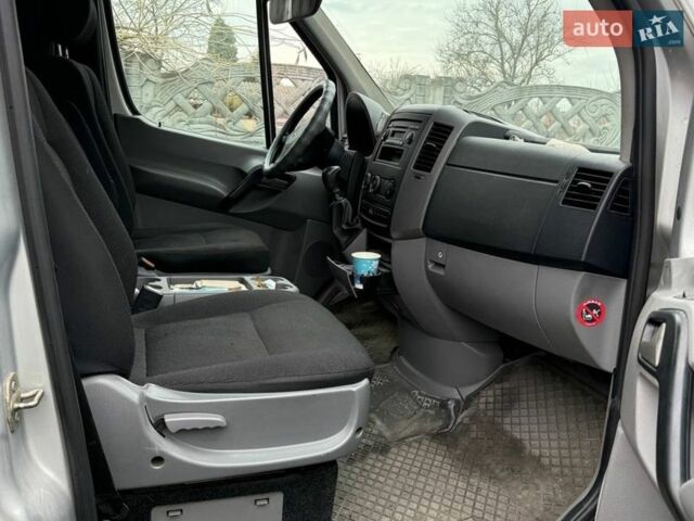 Серый Мерседес Sprinter, объемом двигателя 2.15 л и пробегом 311 тыс. км за 12000 $, фото 15 на Automoto.ua