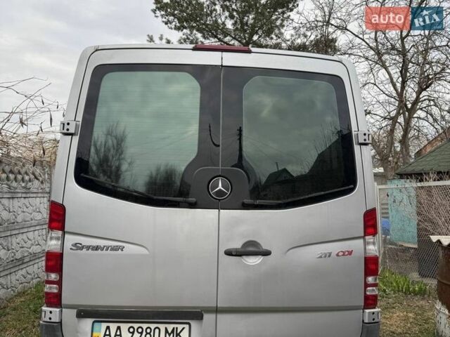 Серый Мерседес Sprinter, объемом двигателя 2.15 л и пробегом 311 тыс. км за 12000 $, фото 3 на Automoto.ua
