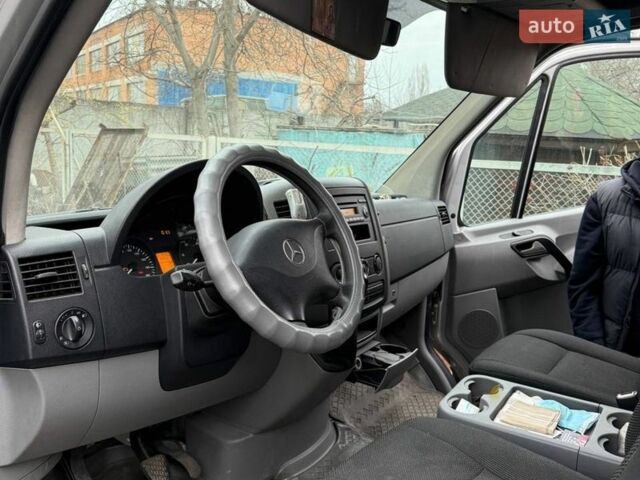 Серый Мерседес Sprinter, объемом двигателя 2.15 л и пробегом 311 тыс. км за 12000 $, фото 8 на Automoto.ua