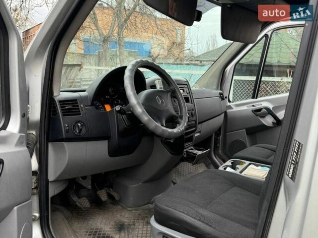 Серый Мерседес Sprinter, объемом двигателя 2.15 л и пробегом 311 тыс. км за 12000 $, фото 9 на Automoto.ua
