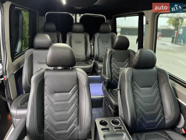 Серый Мерседес Sprinter, объемом двигателя 2.15 л и пробегом 672 тыс. км за 19000 $, фото 13 на Automoto.ua