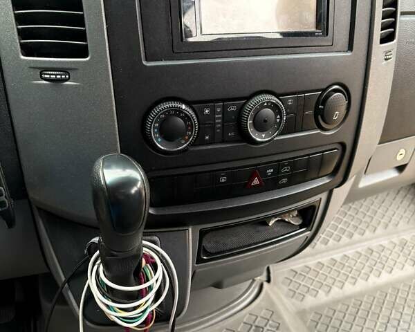 Серый Мерседес Sprinter, объемом двигателя 2.99 л и пробегом 570 тыс. км за 15800 $, фото 6 на Automoto.ua