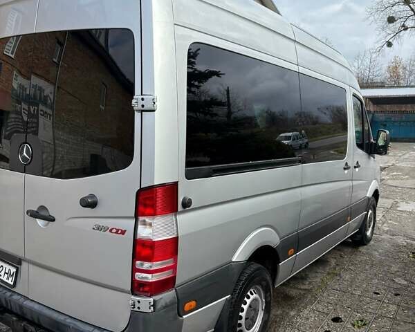 Серый Мерседес Sprinter, объемом двигателя 2.99 л и пробегом 570 тыс. км за 15800 $, фото 2 на Automoto.ua