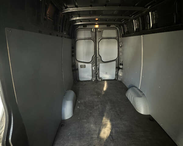 Серый Мерседес Sprinter, объемом двигателя 2.99 л и пробегом 299 тыс. км за 29500 $, фото 3 на Automoto.ua
