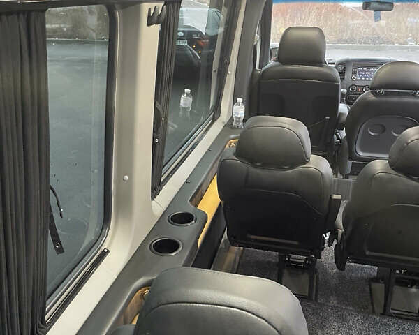 Серый Мерседес Sprinter, объемом двигателя 2.14 л и пробегом 410 тыс. км за 22379 $, фото 5 на Automoto.ua