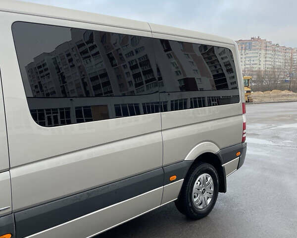 Серый Мерседес Sprinter, объемом двигателя 2.14 л и пробегом 410 тыс. км за 22379 $, фото 3 на Automoto.ua