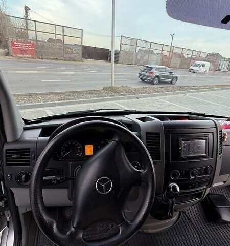 Серый Мерседес Sprinter, объемом двигателя 2.2 л и пробегом 289 тыс. км за 15200 $, фото 3 на Automoto.ua
