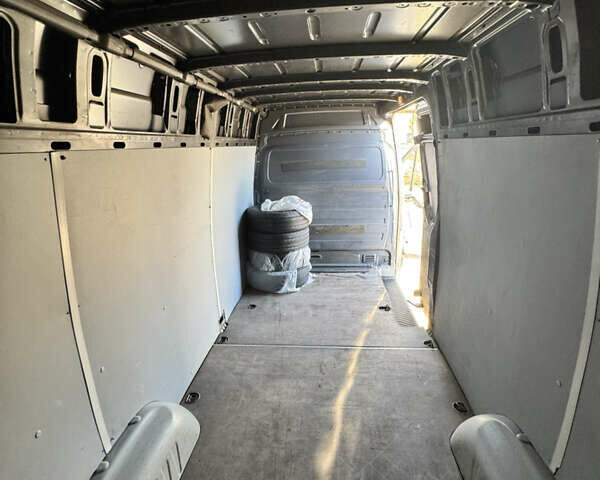 Серый Мерседес Sprinter, объемом двигателя 2.99 л и пробегом 299 тыс. км за 29500 $, фото 4 на Automoto.ua
