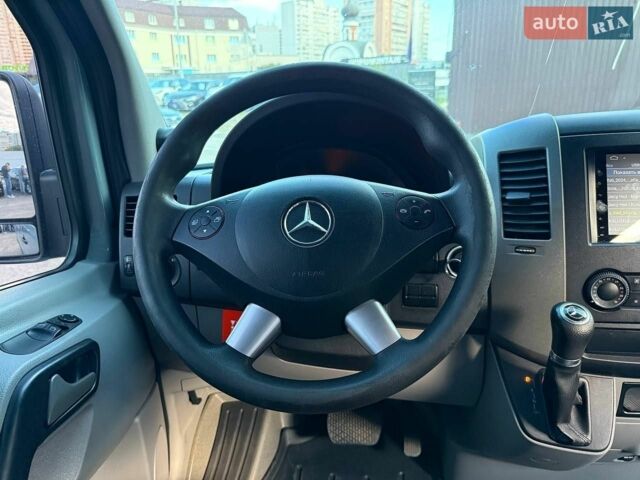 Серый Мерседес Sprinter, объемом двигателя 2.14 л и пробегом 333 тыс. км за 17990 $, фото 14 на Automoto.ua