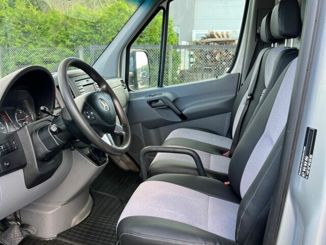 Серый Мерседес Sprinter, объемом двигателя 2.2 л и пробегом 243 тыс. км за 9600 $, фото 18 на Automoto.ua