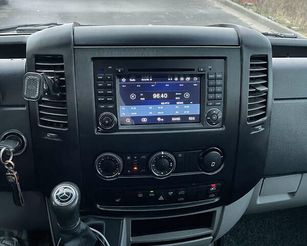 Серый Мерседес Sprinter, объемом двигателя 2.14 л и пробегом 410 тыс. км за 22379 $, фото 13 на Automoto.ua