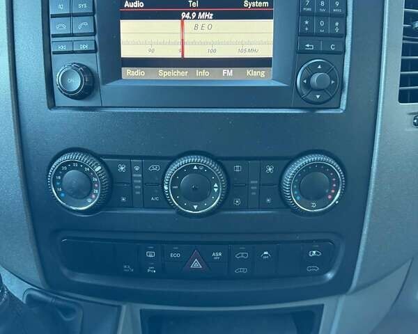 Серый Мерседес Sprinter, объемом двигателя 2.2 л и пробегом 234 тыс. км за 26000 $, фото 9 на Automoto.ua