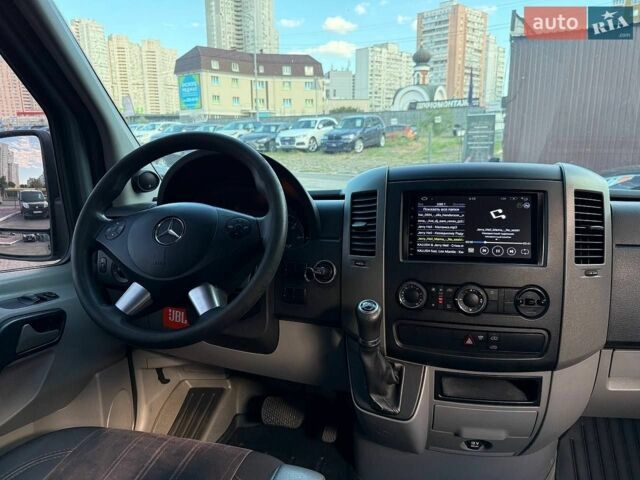 Серый Мерседес Sprinter, объемом двигателя 2.14 л и пробегом 333 тыс. км за 17990 $, фото 13 на Automoto.ua