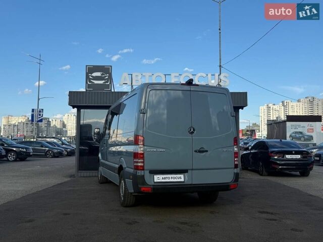 Серый Мерседес Sprinter, объемом двигателя 2.14 л и пробегом 333 тыс. км за 17490 $, фото 4 на Automoto.ua