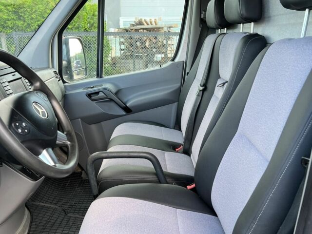 Серый Мерседес Sprinter, объемом двигателя 2.2 л и пробегом 243 тыс. км за 9600 $, фото 17 на Automoto.ua
