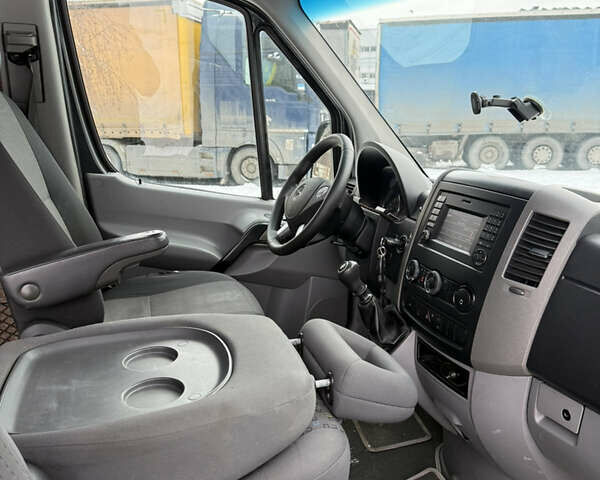Сірий Мерседес Sprinter, об'ємом двигуна 2.14 л та пробігом 300 тис. км за 19837 $, фото 7 на Automoto.ua