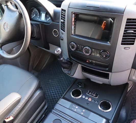 Серый Мерседес Sprinter, объемом двигателя 2.2 л и пробегом 317 тыс. км за 37000 $, фото 13 на Automoto.ua