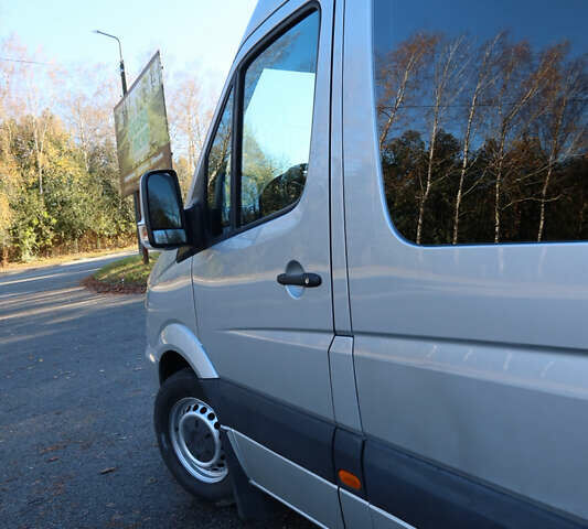 Серый Мерседес Sprinter, объемом двигателя 2.2 л и пробегом 317 тыс. км за 37000 $, фото 3 на Automoto.ua