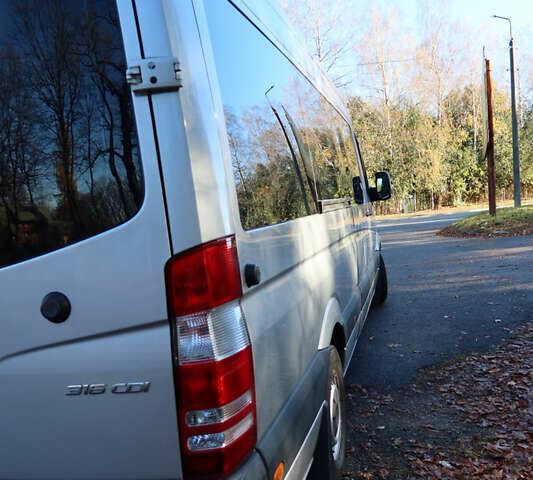 Серый Мерседес Sprinter, объемом двигателя 2.2 л и пробегом 317 тыс. км за 37000 $, фото 5 на Automoto.ua