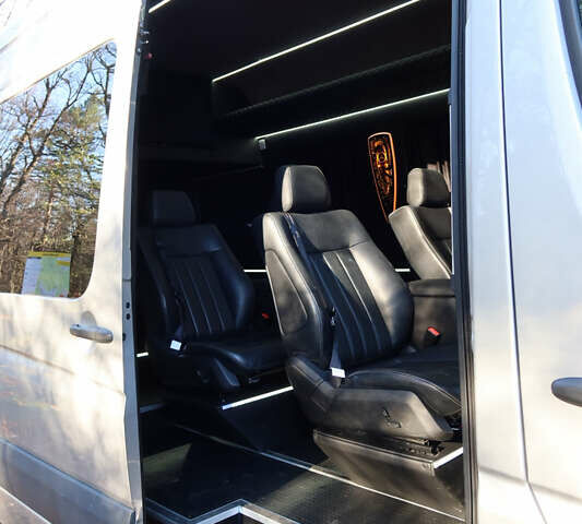 Серый Мерседес Sprinter, объемом двигателя 2.2 л и пробегом 317 тыс. км за 37000 $, фото 6 на Automoto.ua
