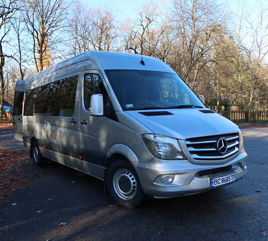 Серый Мерседес Sprinter, объемом двигателя 2.2 л и пробегом 317 тыс. км за 37000 $, фото 2 на Automoto.ua