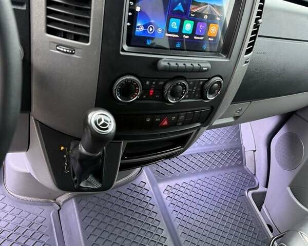 Серый Мерседес Sprinter, объемом двигателя 2.99 л и пробегом 399 тыс. км за 34500 $, фото 11 на Automoto.ua