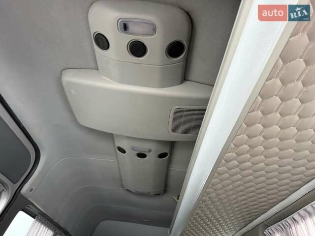 Серый Мерседес Sprinter, объемом двигателя 2.99 л и пробегом 399 тыс. км за 34500 $, фото 12 на Automoto.ua