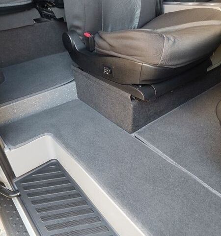 Серый Мерседес Sprinter, объемом двигателя 2.99 л и пробегом 19 тыс. км за 60000 $, фото 34 на Automoto.ua