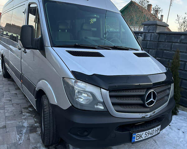 Серый Мерседес Sprinter, объемом двигателя 2.2 л и пробегом 580 тыс. км за 17900 $, фото 2 на Automoto.ua