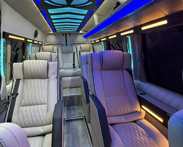Серый Мерседес Sprinter, объемом двигателя 2.99 л и пробегом 350 тыс. км за 47999 $, фото 7 на Automoto.ua
