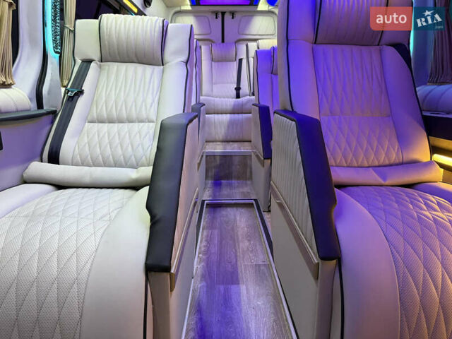 Серый Мерседес Sprinter, объемом двигателя 2.99 л и пробегом 350 тыс. км за 47999 $, фото 10 на Automoto.ua