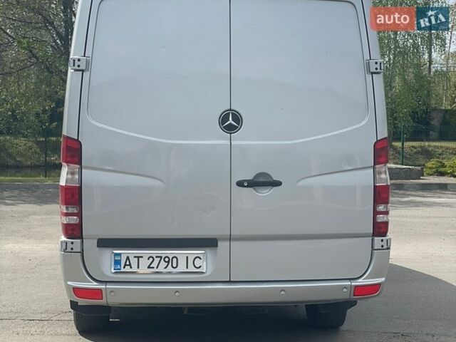 Серый Мерседес Sprinter, объемом двигателя 2.2 л и пробегом 437 тыс. км за 25500 $, фото 3 на Automoto.ua